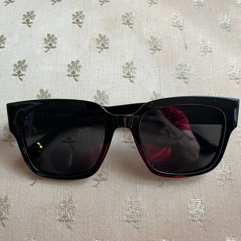 Diff Sunglasses Model “Zoe” Excellent Condition - image 3